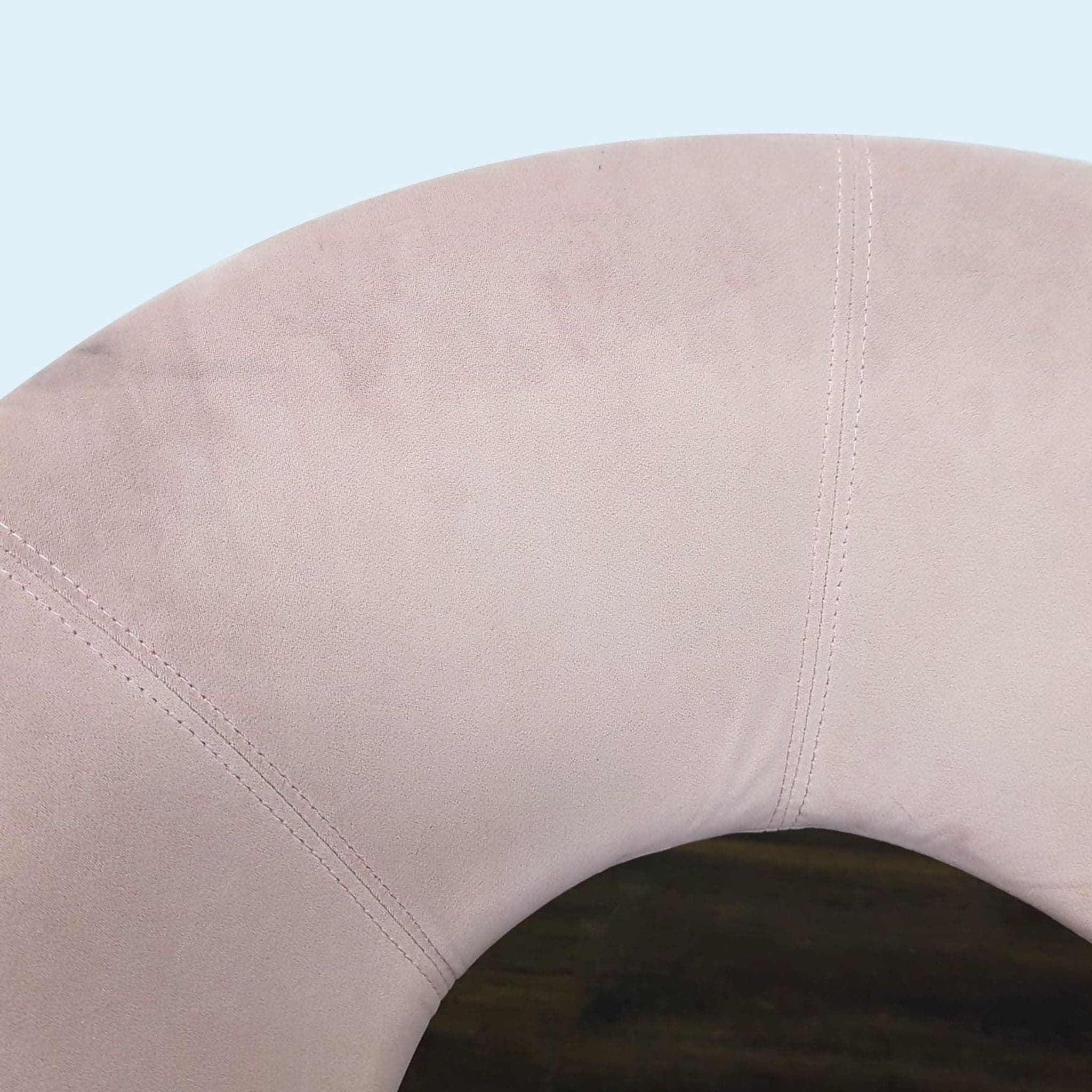 Modern Pink Velvet Lounge Chair with Gold Metal Legs - Thumbnail 3