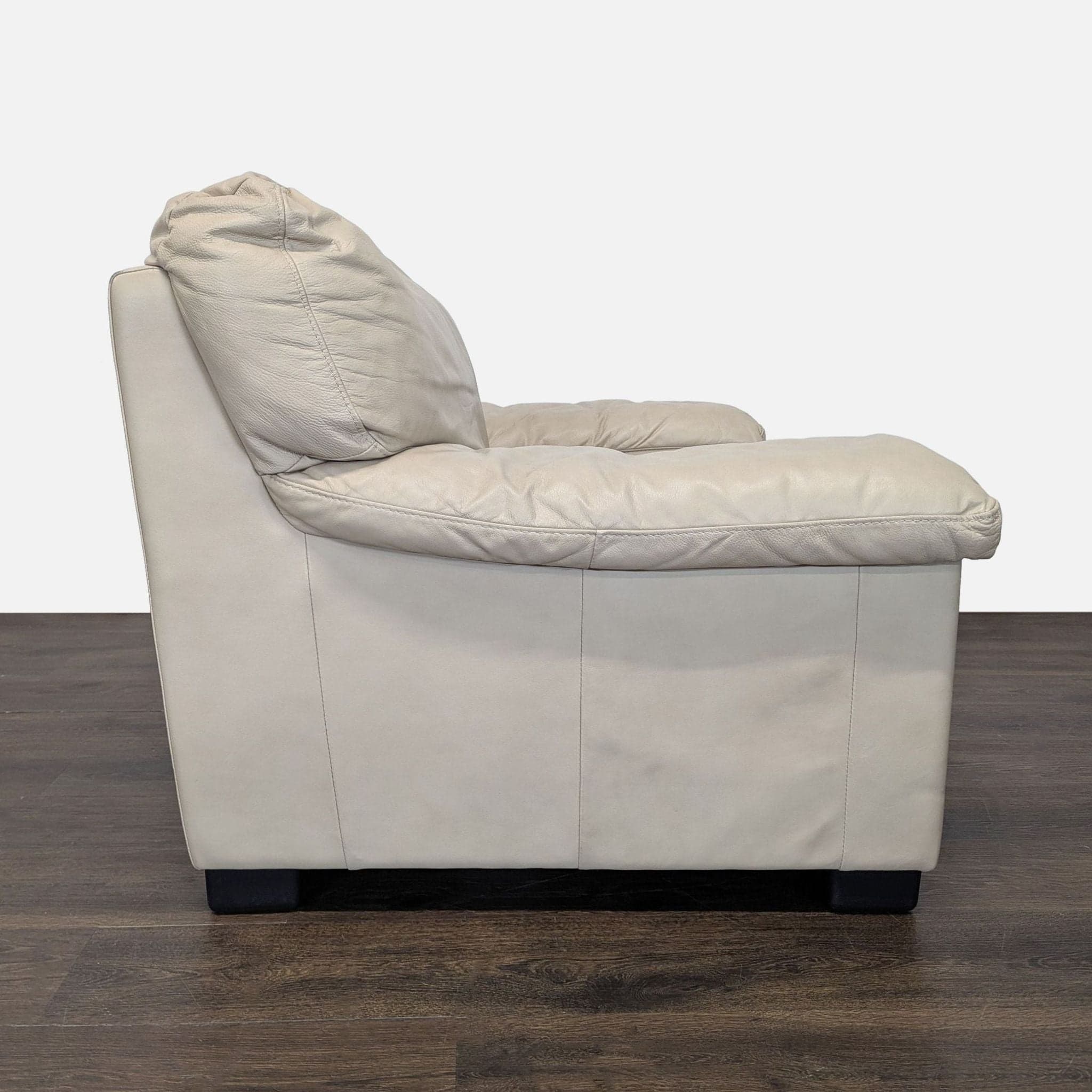 Italsofa Beige Leather Lounge Armchair – Comfortable and Stylish - Thumbnail 2