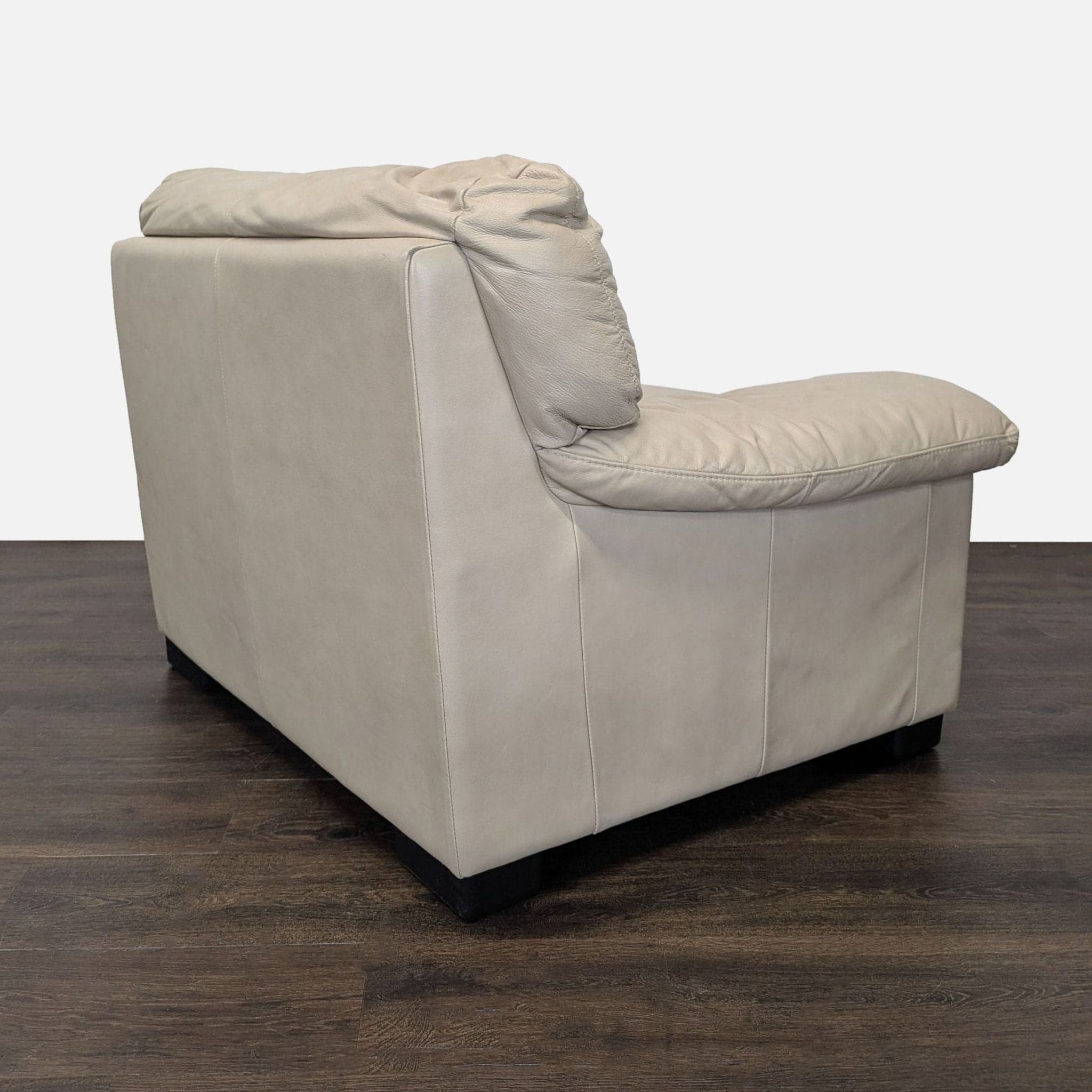 Italsofa Beige Leather Lounge Armchair – Comfortable and Stylish - Thumbnail 9