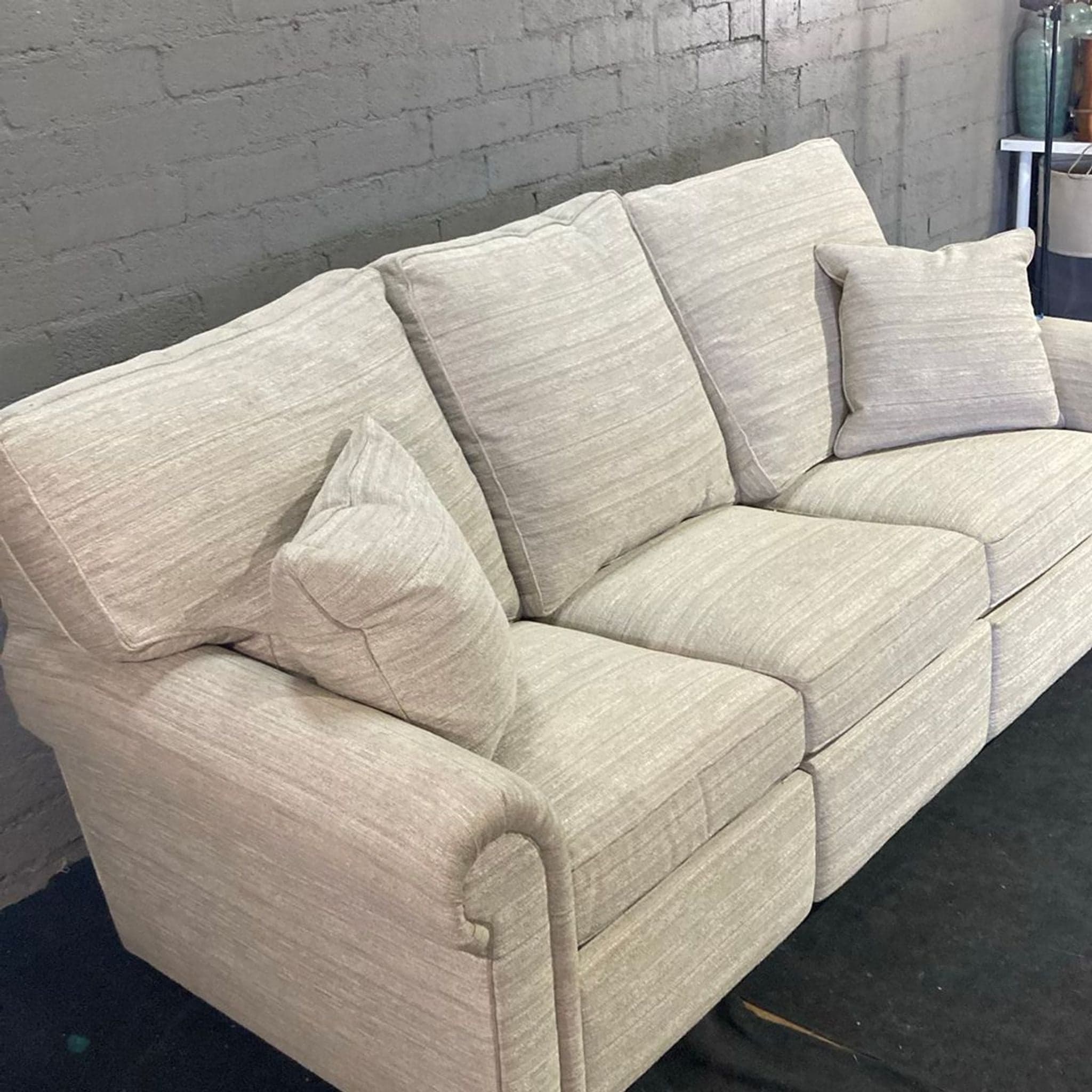 Stickley 3-Seat Sofa in Light Beige Fabric with Cushions - Thumbnail 3