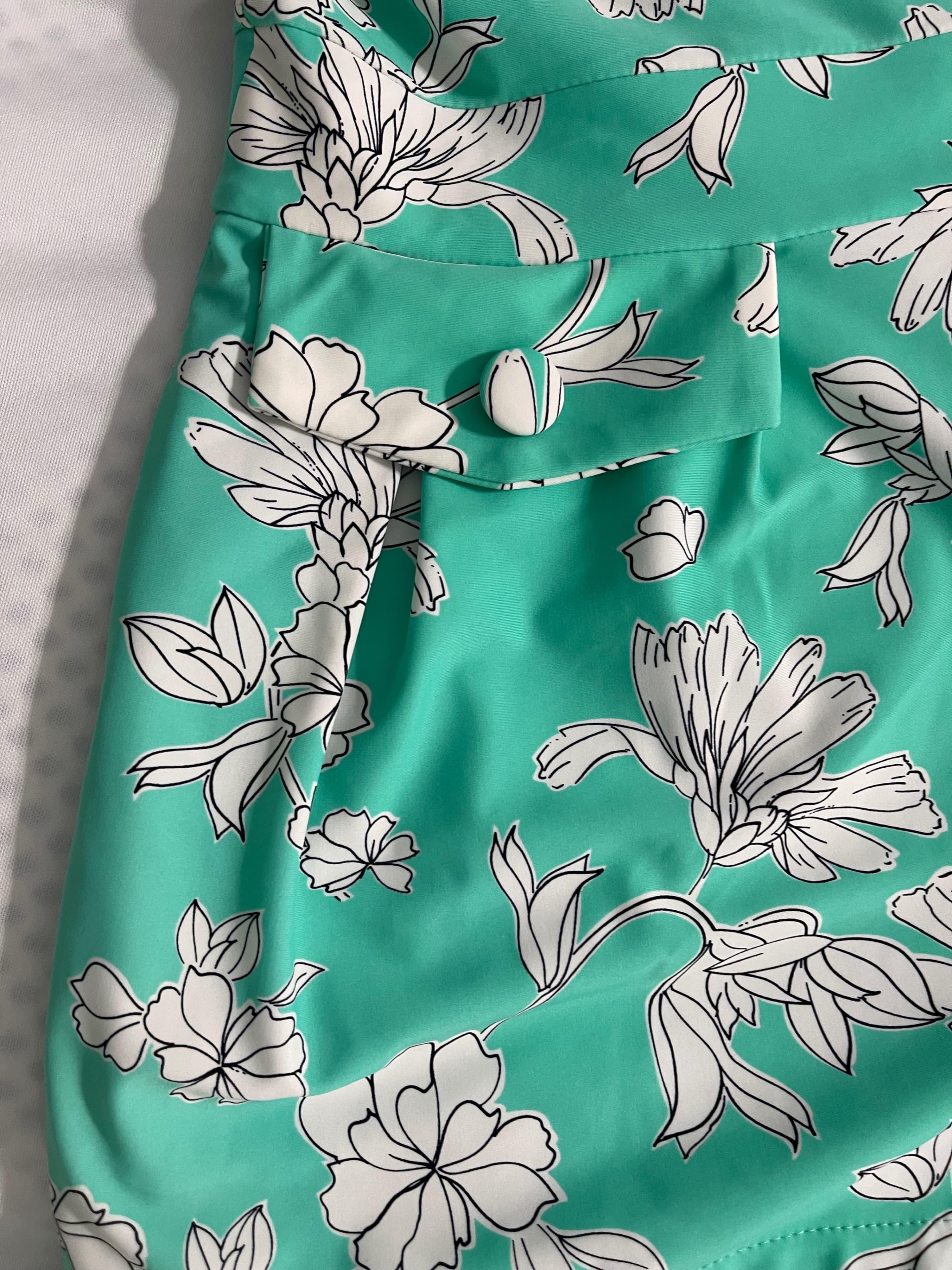 Aryeh Women’s Floral Shorts Romper size Medium - Thumbnail 7