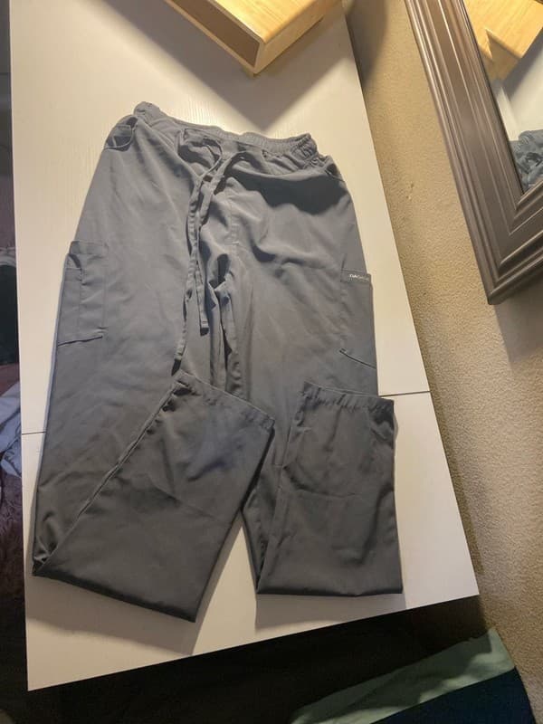 Dagacci Unisex 4-Pocket Medical Scrub Cargo Pants with Drawstring in Gray