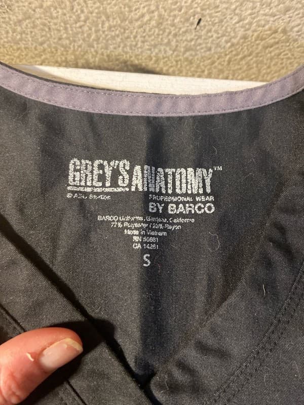Grey's Anatomy by Barco Women's V-Neck 3-Pocket Scrub Top, Black, Size Small - Thumbnail 3