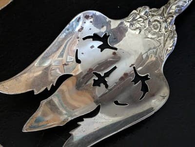 Reed & Barton "Les Six Fleurs" Sterling Silver 9.75" Pierced Salad Serving Fork - Thumbnail 9