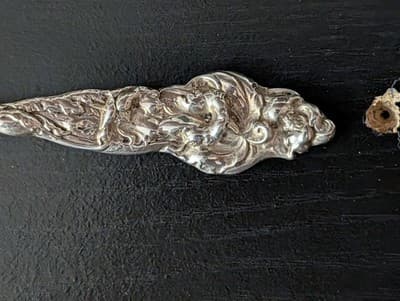 Reed & Barton "Les Six Fleurs" Sterling Silver 9.75" Pierced Salad Serving Fork - Thumbnail 7