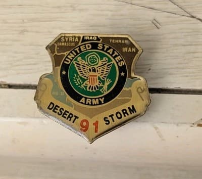 Vintage 1991 Desert Storm 91 Lapel Hat Shield Military Pin Ribbon Army - Image 1