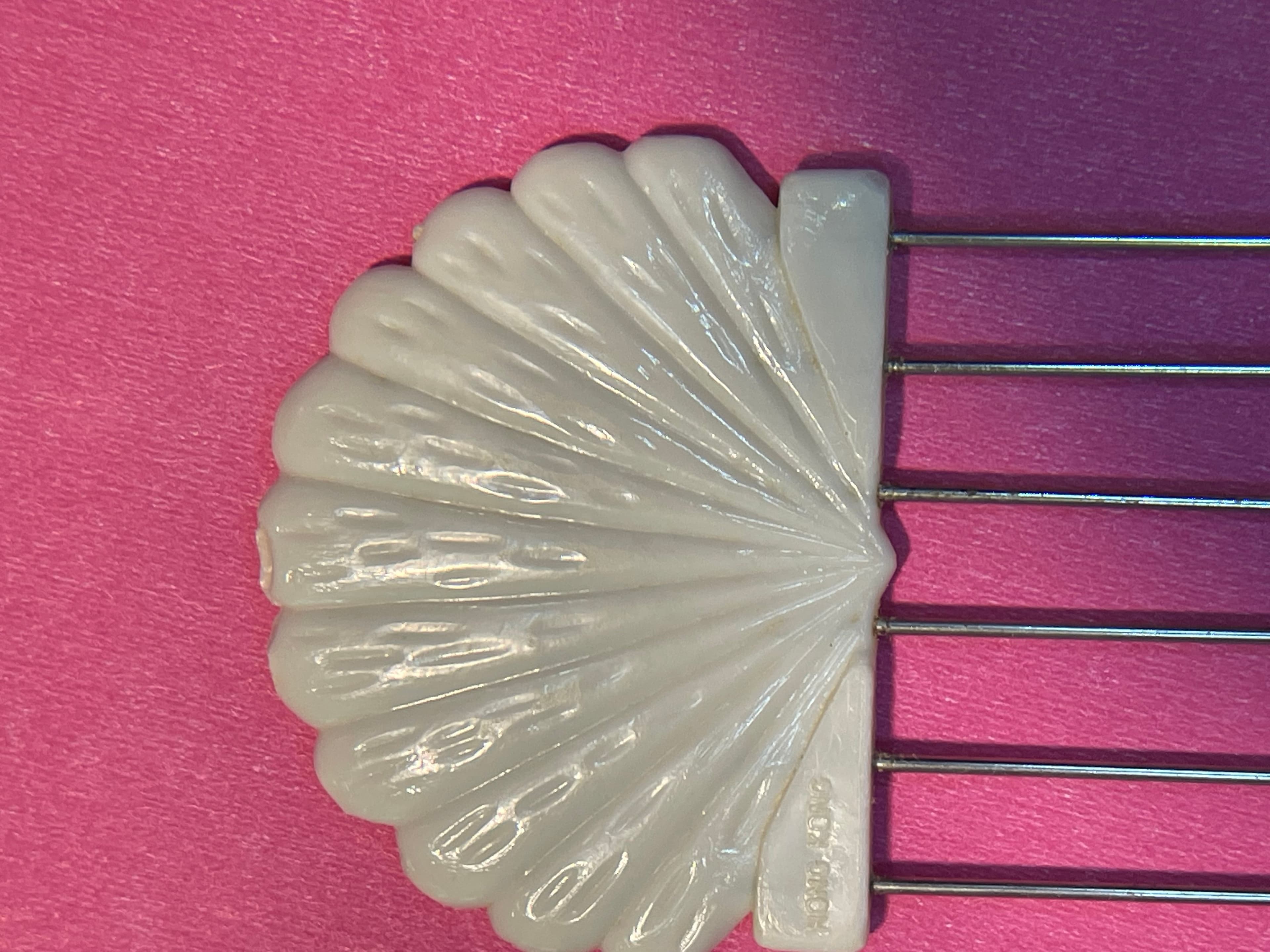 Vintage Mid Century Clamshell-Shaped Hair Pin - Thumbnail 3