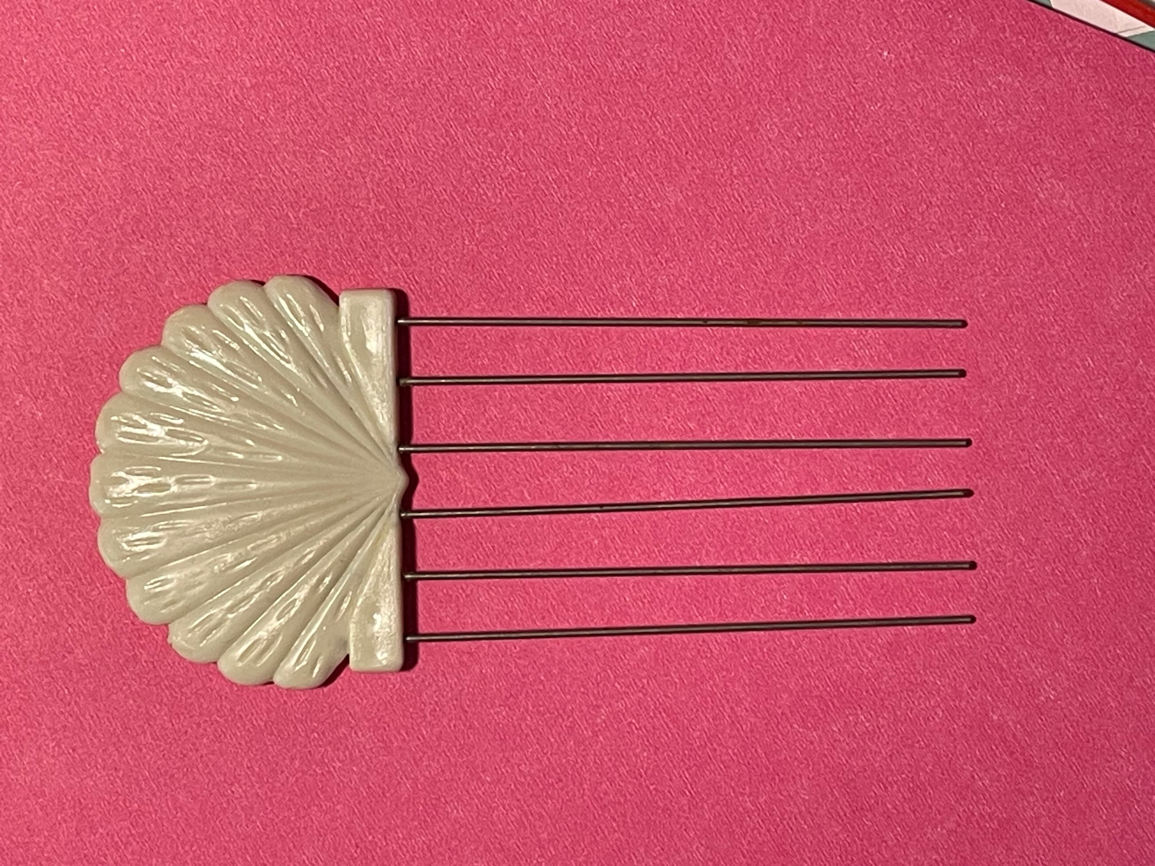 Vintage Mid Century Clamshell-Shaped Hair Pin - Thumbnail 4