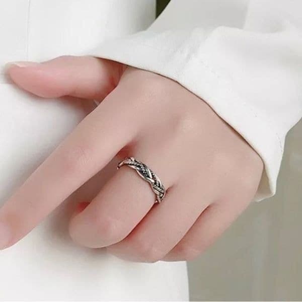 The Dainty Weave Ring in antiqued 925 silver - Image 1