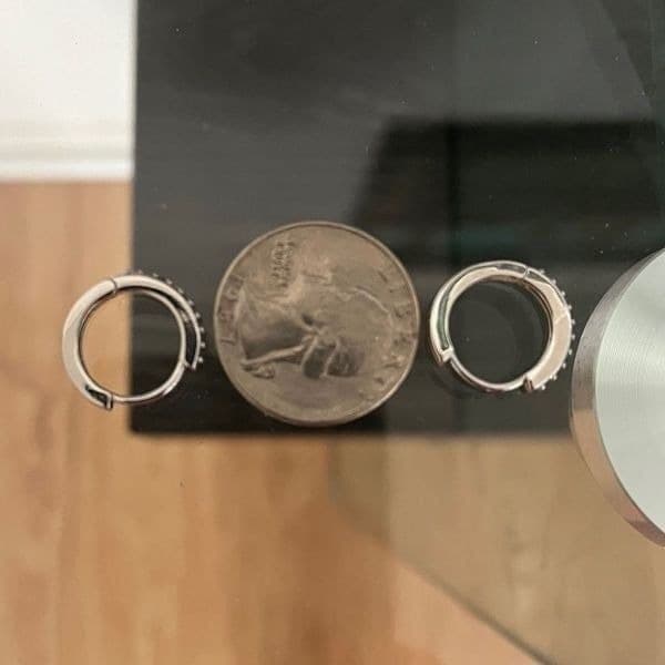 The Dainty Hoop Earring in 925 silver with cubic zirconia - Thumbnail 3