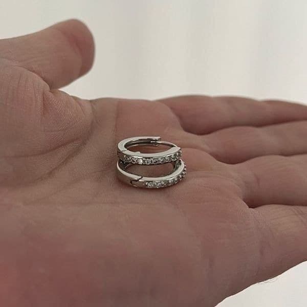 The Dainty Hoop Earring in 925 silver with cubic zirconia - Thumbnail 4