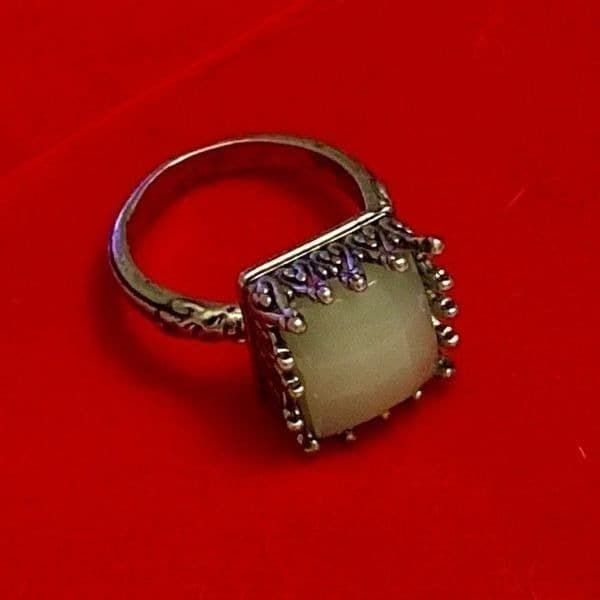 The Game Of Thrones 925 Silver Vintage inspired Peridot ring sz 6 - Thumbnail 3