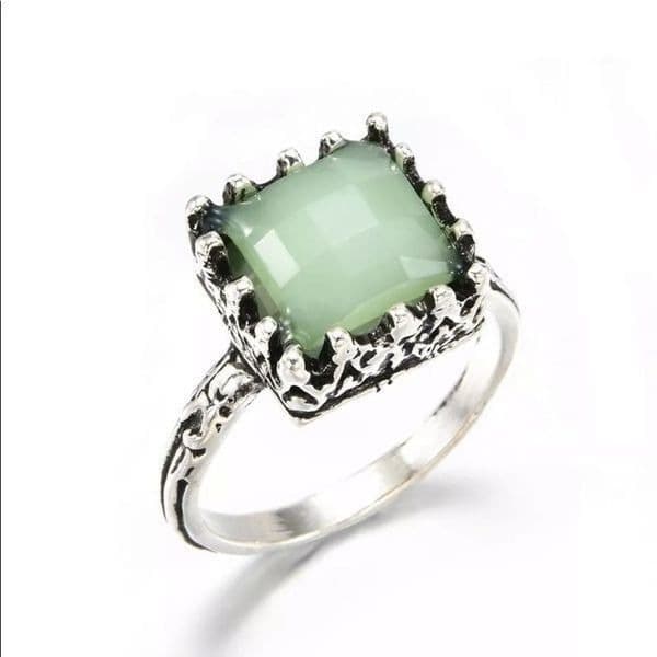 The Game Of Thrones 925 Silver Vintage inspired Peridot ring sz 6 - Image 1