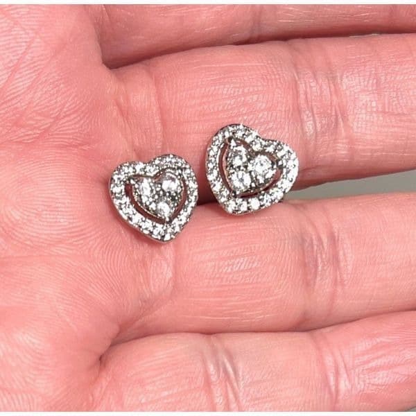 The Dainty Hearts stud 925 and white sapphire earrings - Thumbnail 5