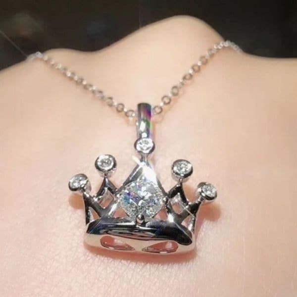 The Triple Crown pendant charm necklace in 925 and cubic zirconia - Image 1