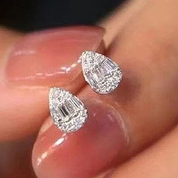 The Tiny Teardrop Stud earrings in 925 and brilliant cubic zirconia - Image 1