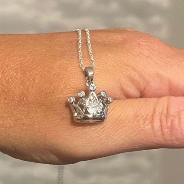 The Triple Crown pendant charm necklace in 925 and cubic zirconia - Thumbnail 7