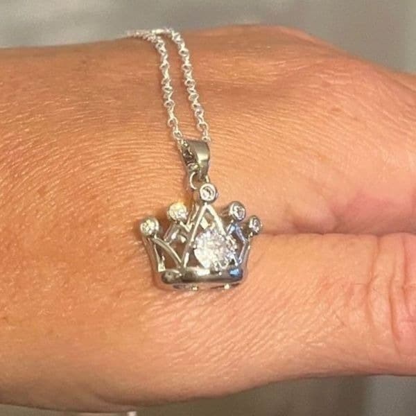 The Triple Crown pendant charm necklace in 925 and cubic zirconia - Thumbnail 4