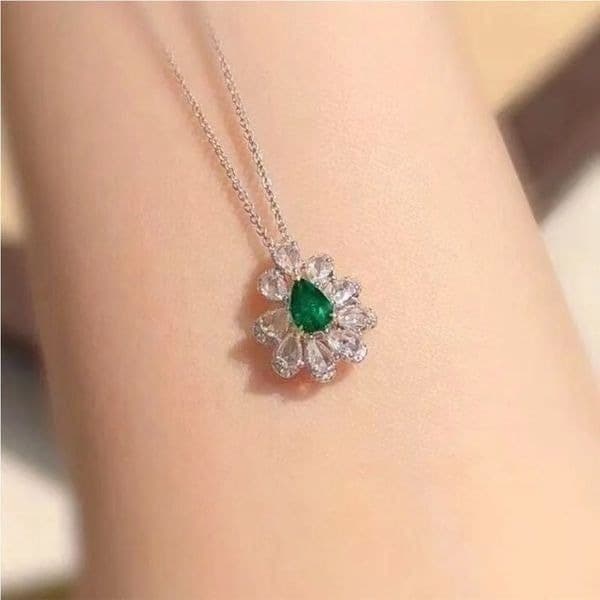 The Emerald Passion pendant in 925 and cubic zirconia - Thumbnail 11