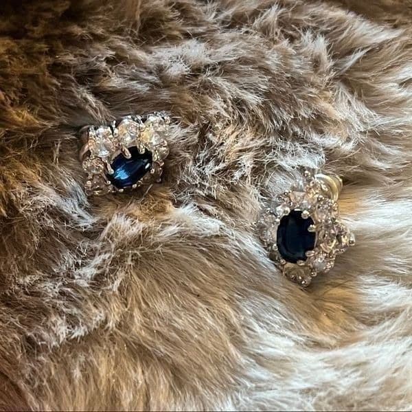The Royal 925 Sapphire are Cubic zirconium estate inspired stud earrings - Thumbnail 7