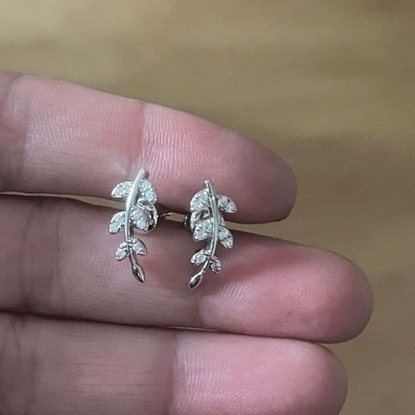 The Mini Leaf dainty stud earrings in cubic zirconia and 925 - Thumbnail 10