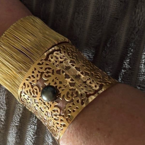 The Vintage Twin Oversized Statement bangle bracelet in gold tone - Thumbnail 3