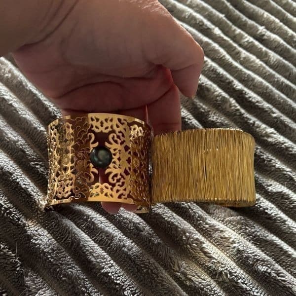 The Vintage Twin Oversized Statement bangle bracelet in gold tone - Thumbnail 4