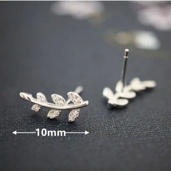 The Mini Leaf dainty stud earrings in cubic zirconia and 925 - Thumbnail 3