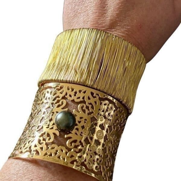 The Vintage Twin Oversized Statement bangle bracelet in gold tone - Thumbnail 2