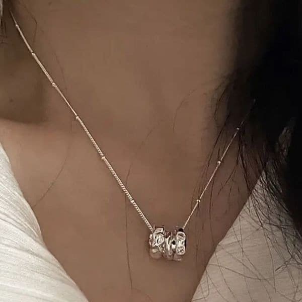 The Trio Ring Pendant Necklace in 925 silver - Thumbnail 2
