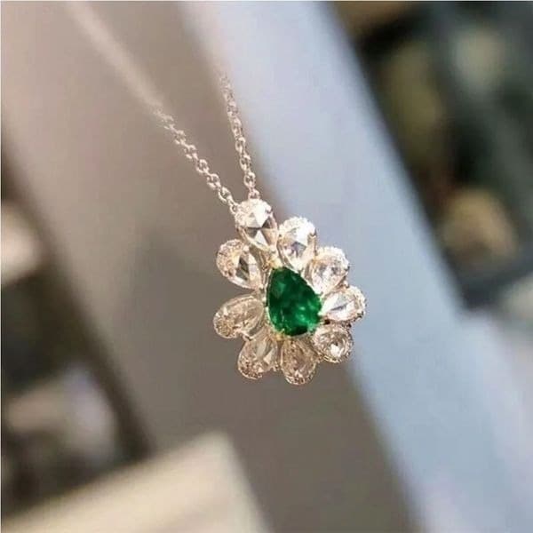 The Emerald Passion pendant in 925 and cubic zirconia - Image 1