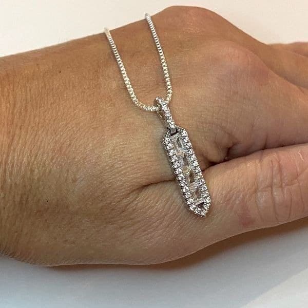 The Empire Estate inspired 925 White Sapphire Pendant necklace - Image 1