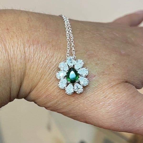 The Emerald Passion pendant in 925 and cubic zirconia - Thumbnail 10