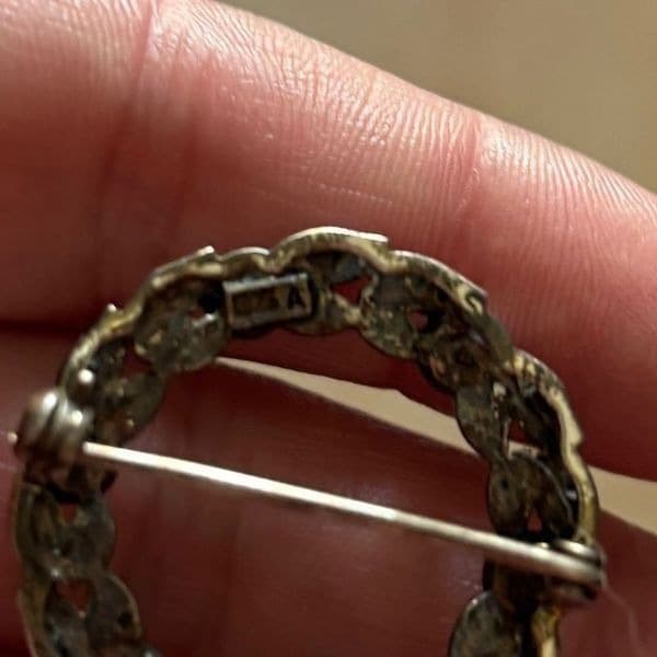 Round Vintage Antiqued Silver 925 brooch with pearl accents - Thumbnail 4