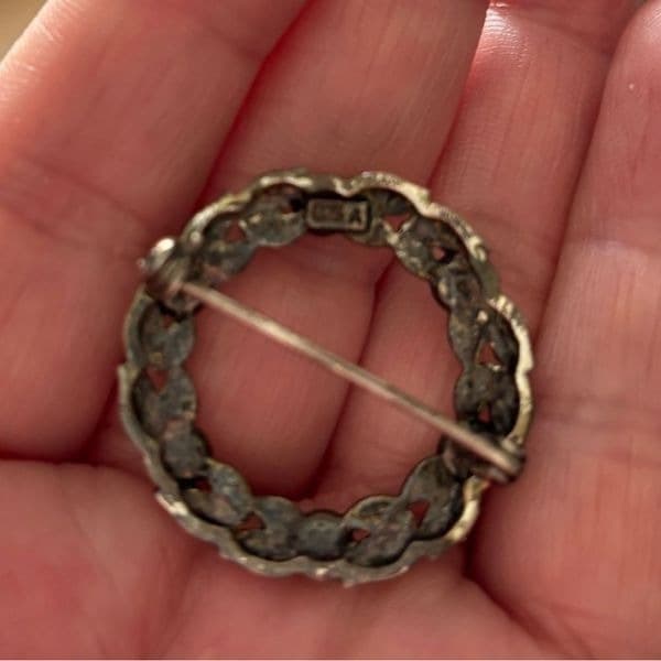 Round Vintage Antiqued Silver 925 brooch with pearl accents - Thumbnail 5