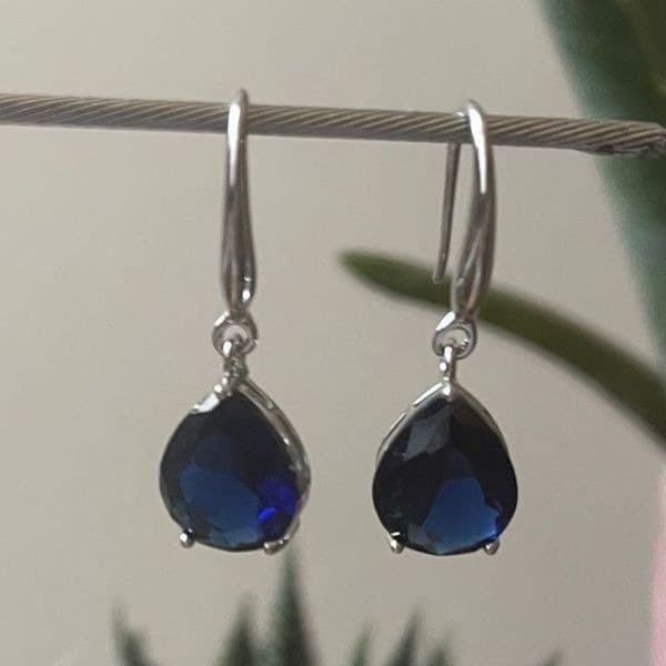 The Simple Sapphire Teardrop Drop Earrings in 925 silver - Thumbnail 5