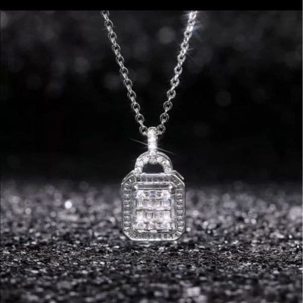 The Empire Retro Pendant Necklace in 925 cubic zirconia - Thumbnail 3