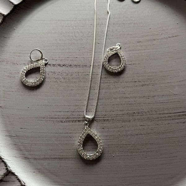 The Rhinestone Statement Pendant Necklace and drop earrings in 925 silver - Thumbnail 2
