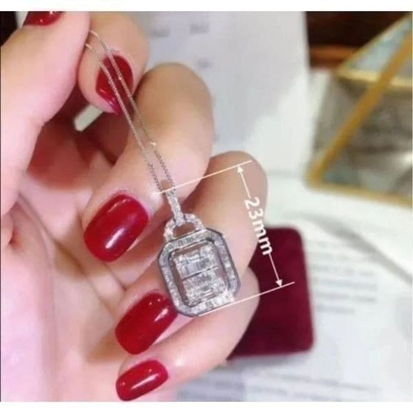The Empire Retro Pendant Necklace in 925 cubic zirconia - Thumbnail 4
