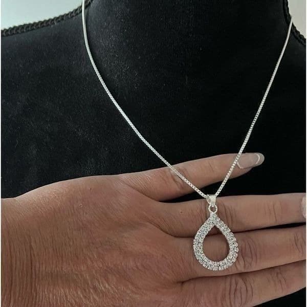 The Rhinestone Statement Pendant Necklace and drop earrings in 925 silver - Thumbnail 3