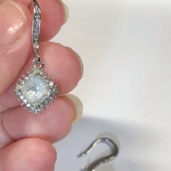 The Drop Dead Gorgeous Dangle Earring in white sapphire and 925 - Thumbnail 4