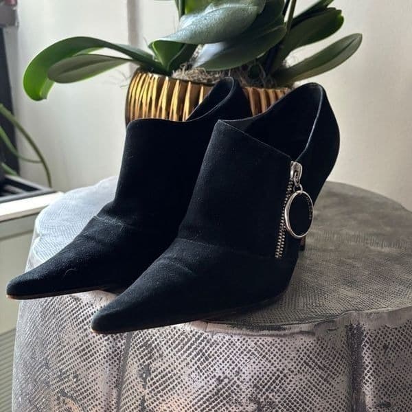 SERGIO ROSSI Ankle Bootie Black Suede Point Toe Slim Heel Zip O Ring 6.5 - Image 1