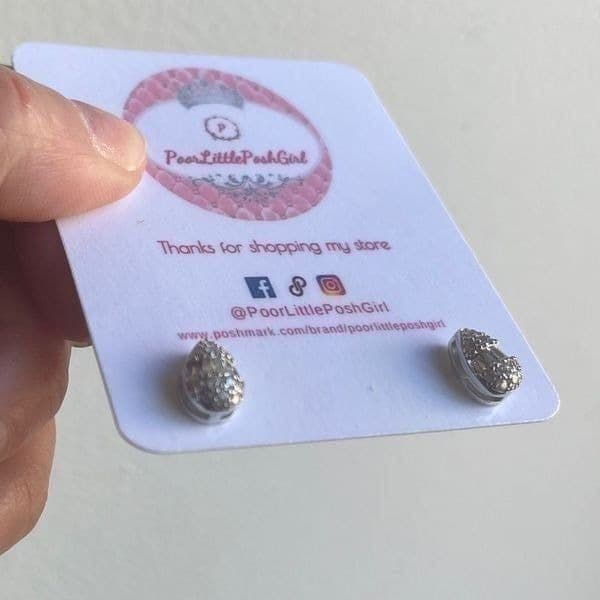 The Tiny Teardrop Stud earrings in 925 and brilliant cubic zirconia - Thumbnail 8
