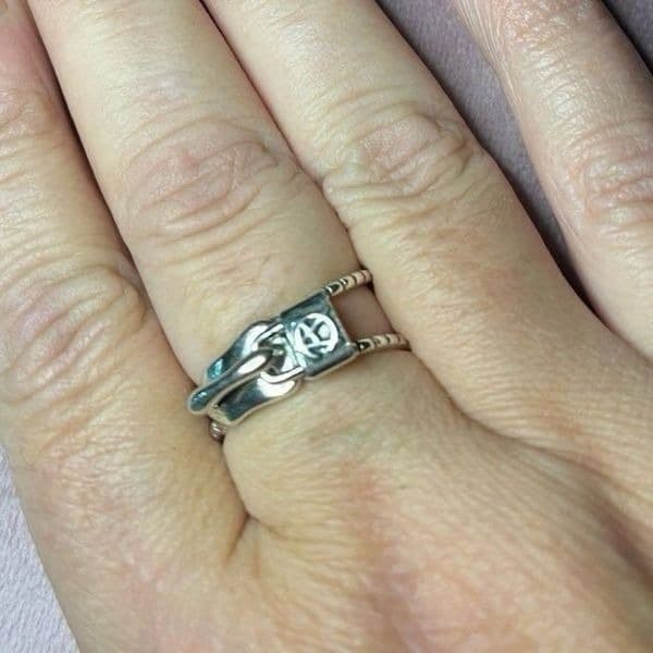 The Zip Me Up Ring with zipper detail in 925 silver - Thumbnail 5