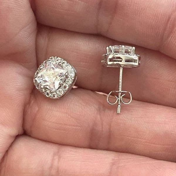 Last pair!Classic zircon studs in Sterling Silver - Thumbnail 2