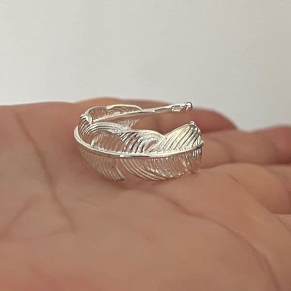 The Dainty Feather adjustable 925 silver ring - Image 1