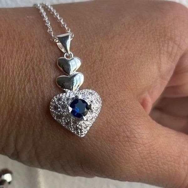 The Something Blue Heart pendant necklace in sapphire and 925 - Thumbnail 10