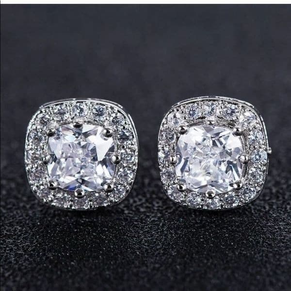 Last pair!Classic zircon studs in Sterling Silver - Image 1