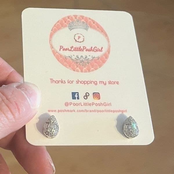 The Tiny Teardrop Stud earrings in 925 and brilliant cubic zirconia - Thumbnail 6