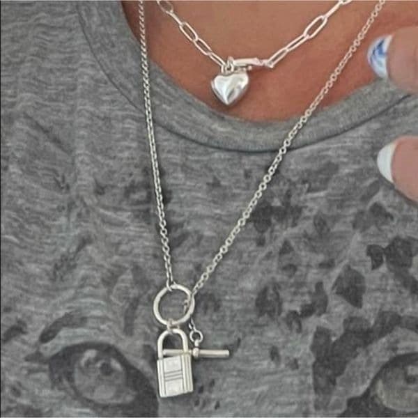 The Lock It Down Long silver necklace with lock and toggle closure - Thumbnail 5